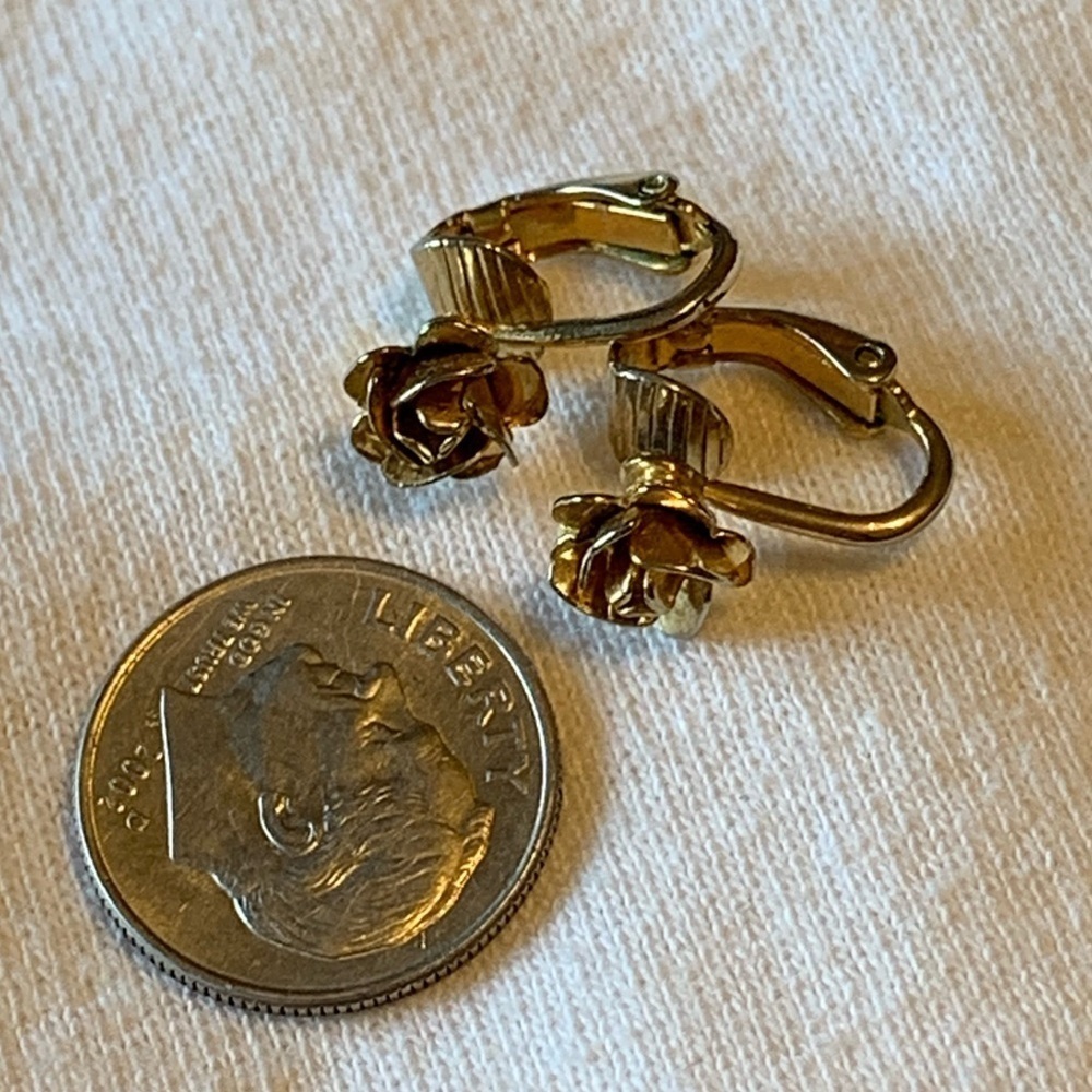 Small Goldtone Rose Clip On Earrings Vintage Lewis Segal California - Picture 4 of 6